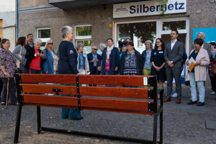 Erstmalig dauerhaft Plauderbänke für Senior*innen in Berlin